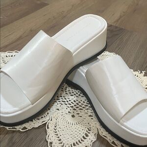 Princess Polly Elegant White Platform Slides size 10 new